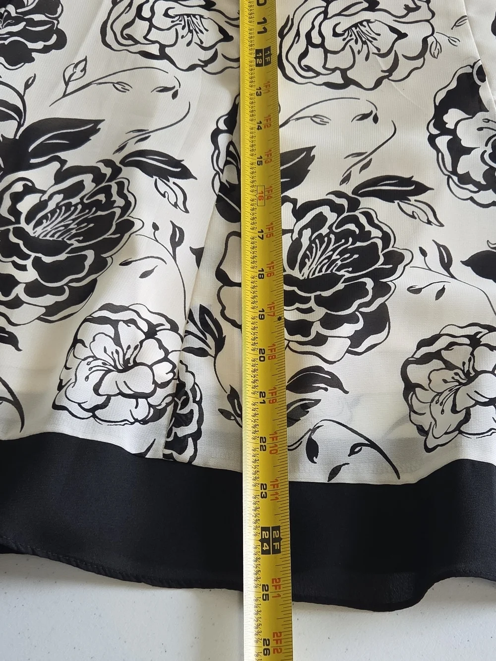 dressbarn Cream Ivory and Black Floral A-Line Lined Midi Skirt Vintage Zip-up 10